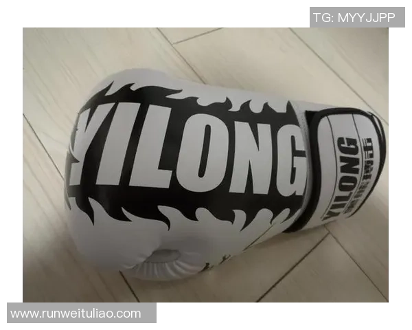 传奇巨星亲笔签名足球收藏价值与经典回忆深度解读