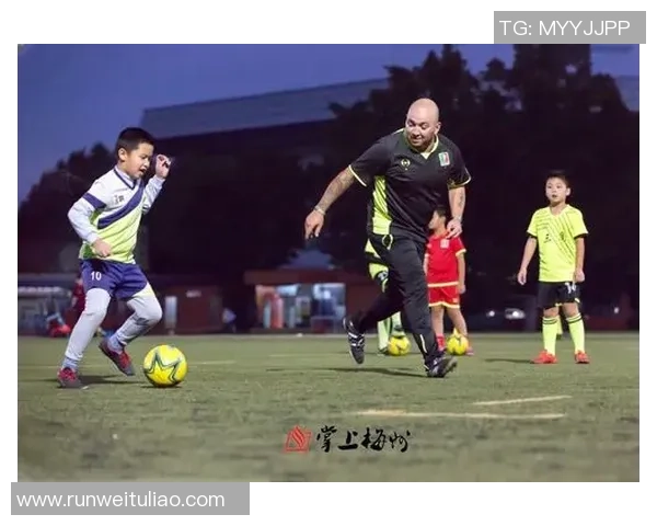 足球球星宿舍揭秘：见证他们的生活与成长故事